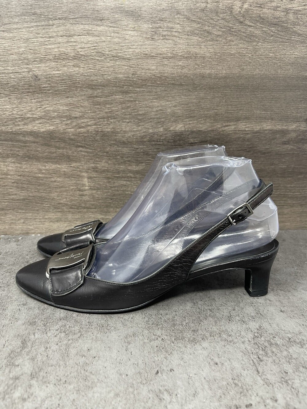 Salvatore Ferragamo Womens Size 8.5 B Black Leather Gancini Slingback Pumps